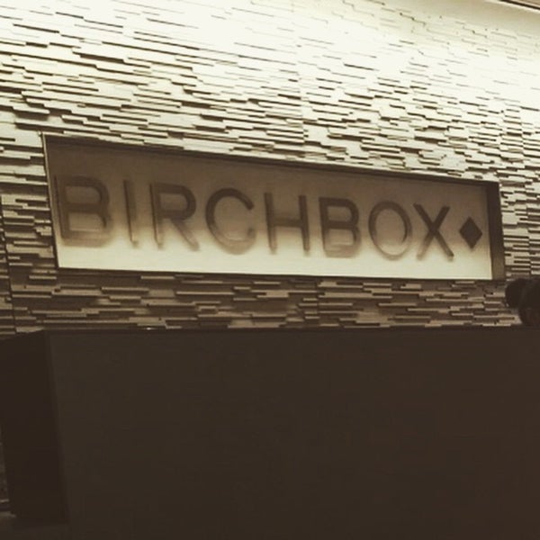 Das Foto wurde bei Birchbox HQ von Anne-Marie K. am 3/18/2015 aufgenommen