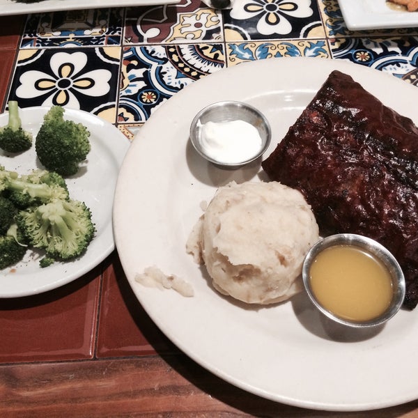 Photo taken at Chili&#39;s Grill &amp; Bar by Alvin C. on 5/29/2015