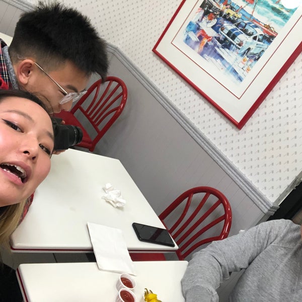 Photo taken at In-N-Out Burger by Phoebe L. on 12/11/2019