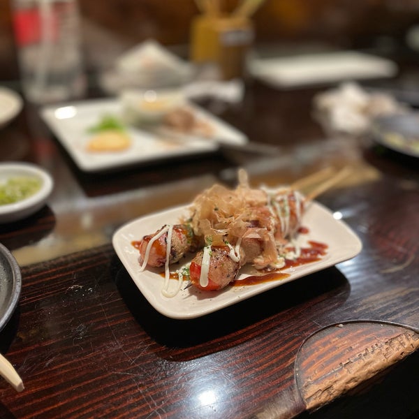 7/10/2022 tarihinde Phoebe L.ziyaretçi tarafından Torihei Yakitori Robata Dining'de çekilen fotoğraf