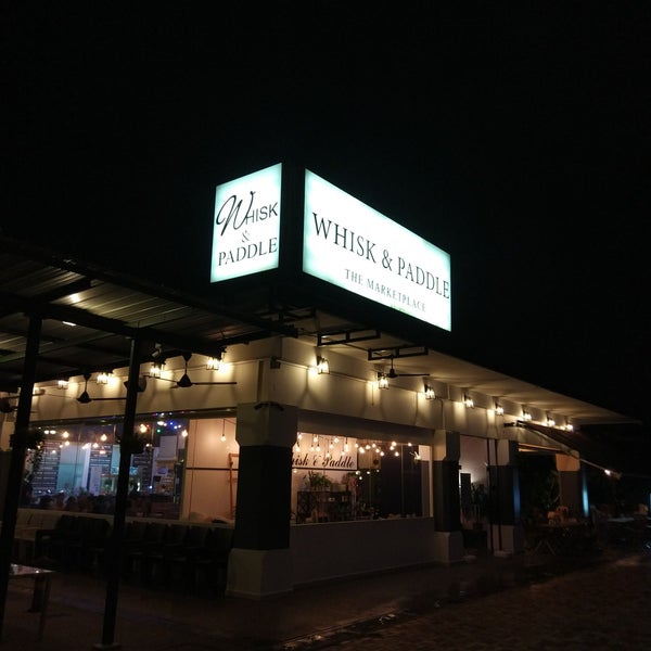 Whisk & Paddle Café in Singapore