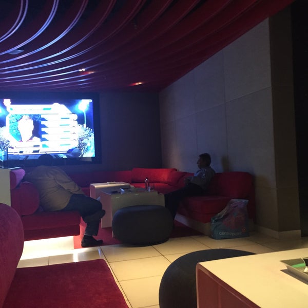 4/18/2015にHussain N.がVelocity - Sports Loungeで撮った写真