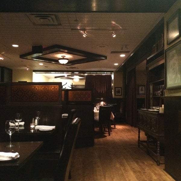 Снимок сделан в Quinn&#39;s Steakhouse &amp; Bar пользователем Hussain N. 7/28/2014