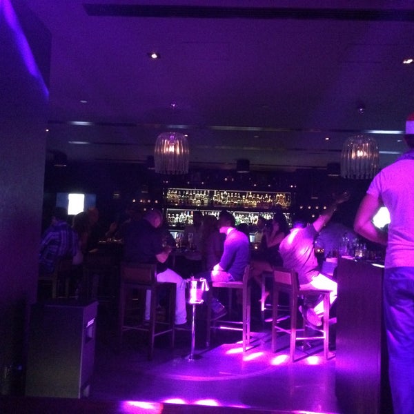 12/19/2014 tarihinde Hussain N.ziyaretçi tarafından GQ Bar Dubai'de çekilen fotoğraf