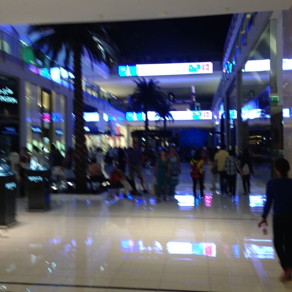 Foto tirada no(a) The Dubai Mall por Hussain N. em 5/1/2013