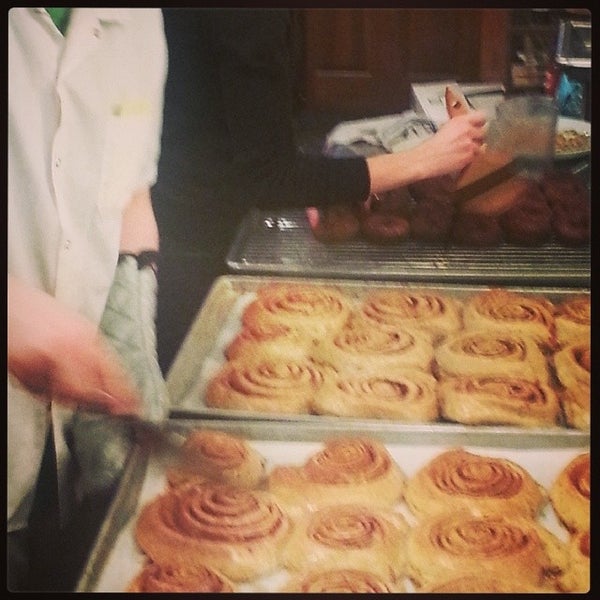 1/3/2014にThe Starving ArtistがPropaganda Doughnutsで撮った写真