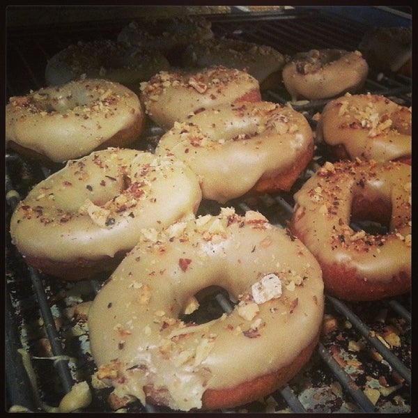 1/3/2014にThe Starving ArtistがPropaganda Doughnutsで撮った写真