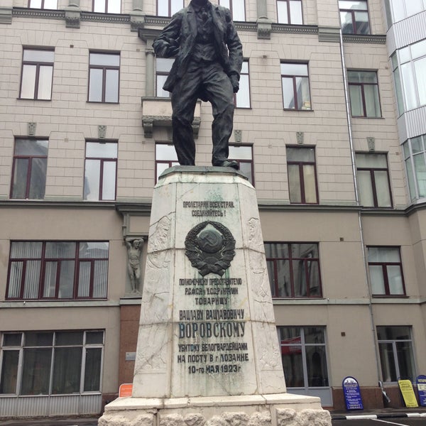 Памятник воровскому в москве на лубянке
