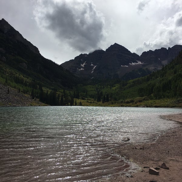 Photo taken at Maroon Bells Guide &amp; Outfitters by Medha R. on 9/4/2016