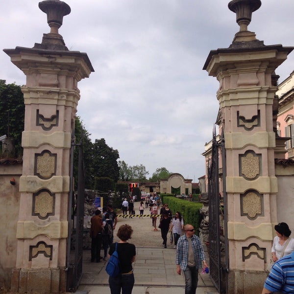 รูปภาพถ่ายที่ Castello Di Belgioioso โดย Matteo A. เมื่อ 5/2/2015