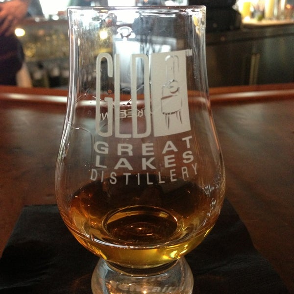รูปภาพถ่ายที่ Great Lakes Distillery โดย Austin W. เมื่อ 2/8/2013
