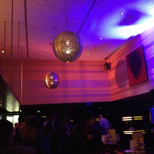 Foto diambil di Harry&#39;s New York Bar oleh Alexandra F. pada 2/22/2013
