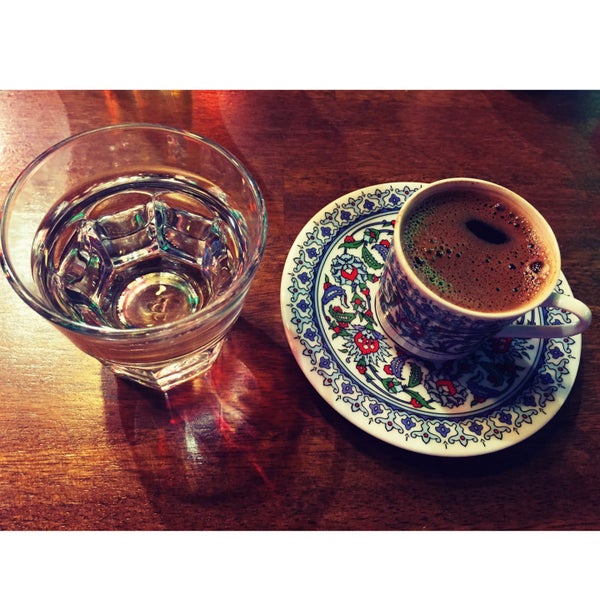 Photo prise au Manji Cafe &amp; Restaurant par Tuğba I. le12/10/2015