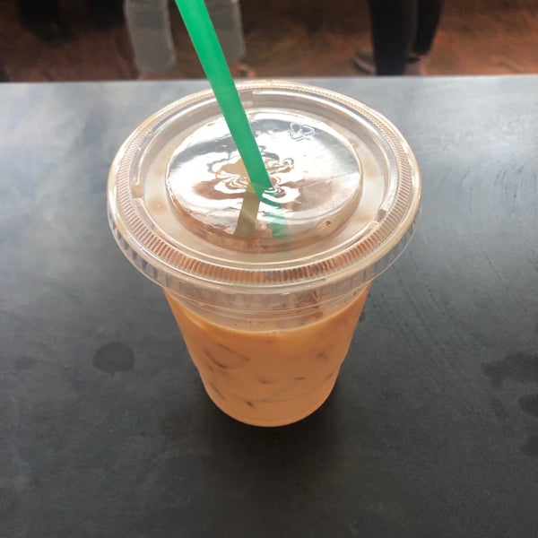 Foto tomada en Starbucks  por Lee K. el 8/26/2019
