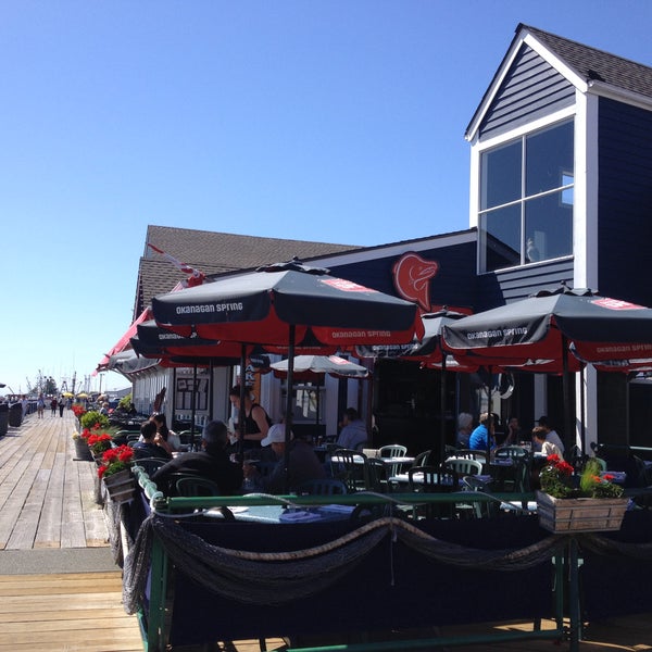 Foto tirada no(a) Sockeye City Grill Waterfront Restaurant por Sockeye City Grill Waterfront Restaurant em 6/16/2014