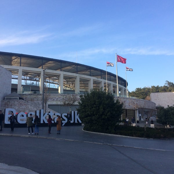 Photo taken at Tüpraş Stadyumu by Samet⚡️ on 3/6/2018