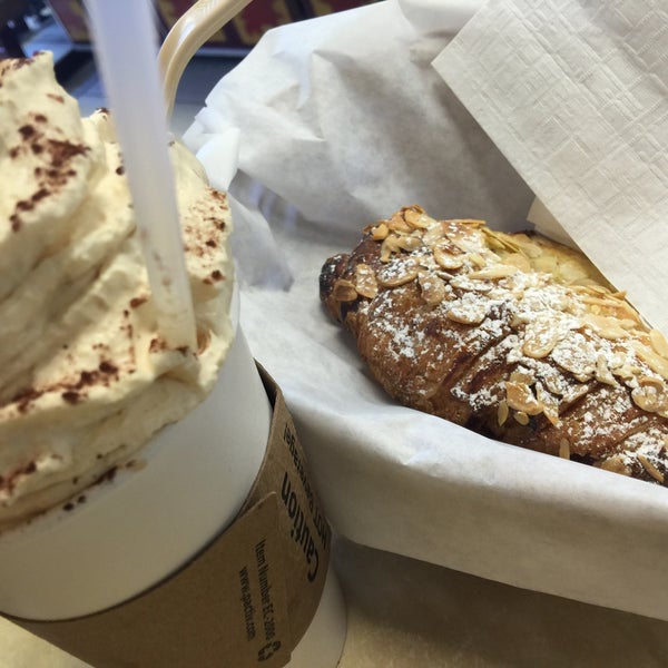 Can't decide between the almond croissant or pain au chocolate? They have a chocolate almond croissant!