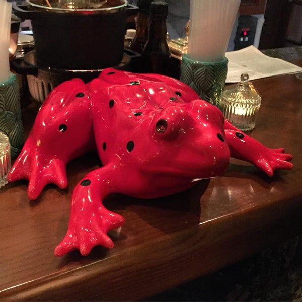 Foto diambil di Red Frog Speakeasy Bar oleh Tiago G. pada 1/25/2016