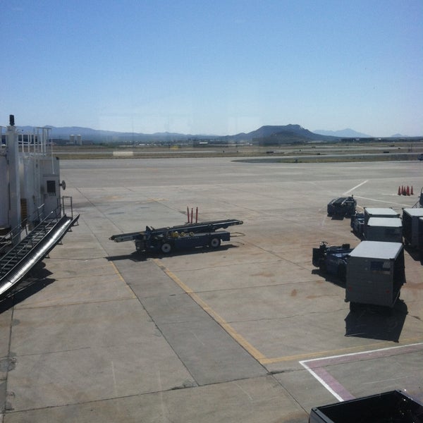 Das Foto wurde bei Tucson International Airport (TUS) von Jonathan C. am 4/28/2013 aufgenommen