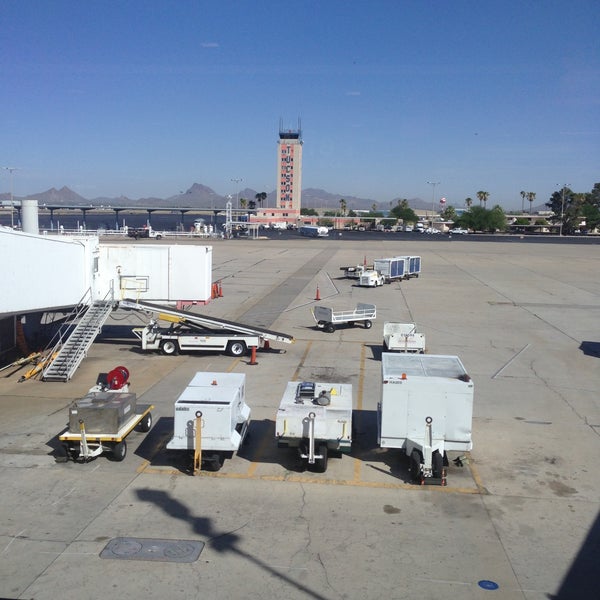 Das Foto wurde bei Tucson International Airport (TUS) von Jonathan C. am 6/10/2013 aufgenommen