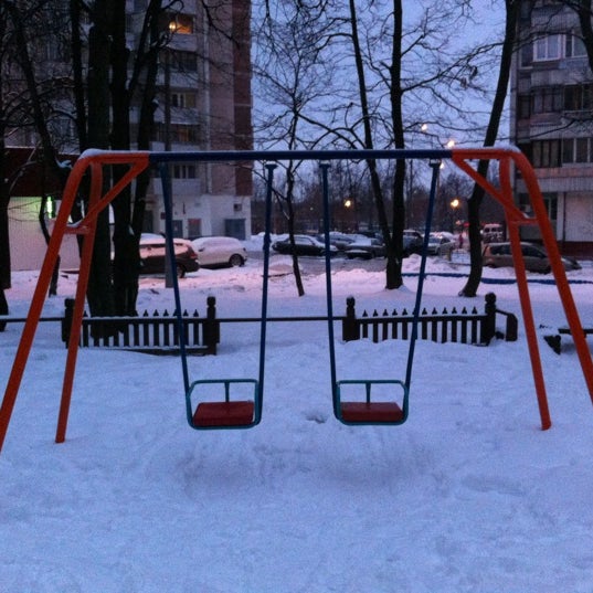 Площадка ясенево. Детская площадка ясенево. спортивные площадки в ясенево. воркаут площадка ясенево. старая площадка пр ленина д22.