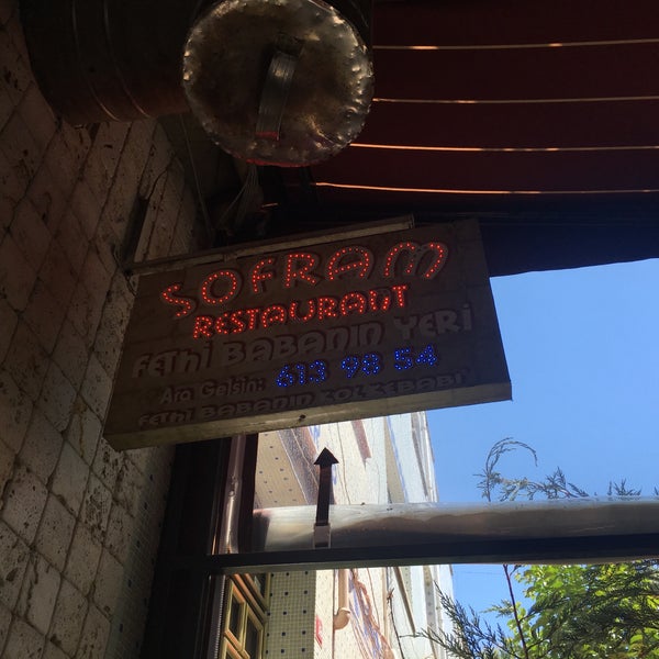 Снимок сделан в kol köfte tarihi Sofram Restaurant ( Fethi Baba&#39;nın Yeri) пользователем Emrah B. 7/12/2016