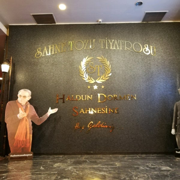 12/10/2019에 Kutsal G.님이 Sahne Tozu Tiyatrosu Haldun DORMEN Sahnesi에서 찍은 사진