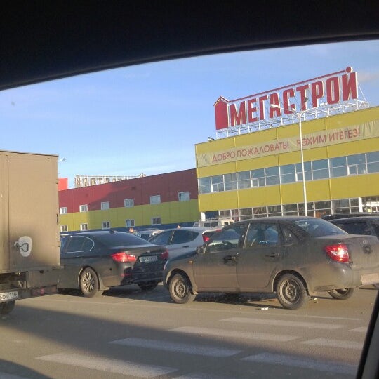 Снимок сделан в Мегастрой пользователем Лилия М. 10/20/2013