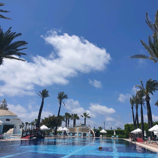 Foto tirada no(a) Limak Atlantis De Luxe Hotel and Resort por Murat A. em 5/21/2021
