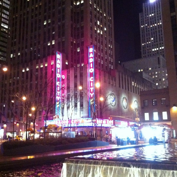 รูปภาพถ่ายที่ Radio City Music Hall โดย Lizz G. เมื่อ 4/21/2013