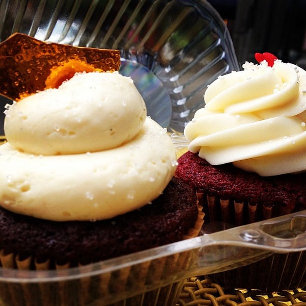 6/8/2013에 Ace C.님이 The Yellow Leaf Cupcake Co에서 찍은 사진