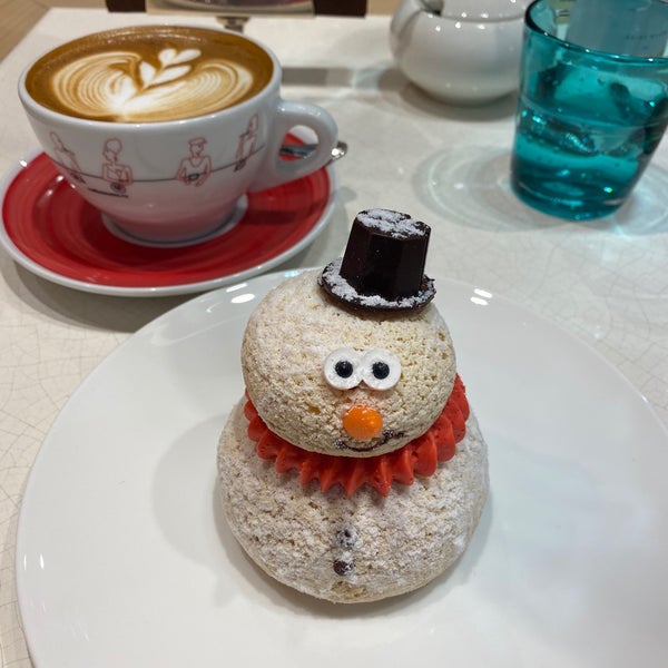 Пирожное Снеговик Кофемания