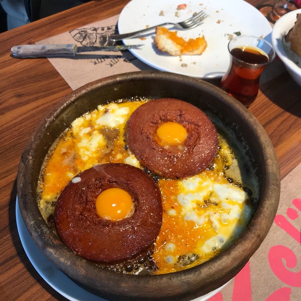 ZELİHA KÖZDE BOŞNAK BÖREĞİ VE KÖFTESİ (Artık Kapalı) Yenimahalle�de