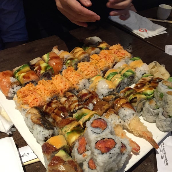 Foto scattata a Kumo Sushi da Jon L. il 11/14/2015