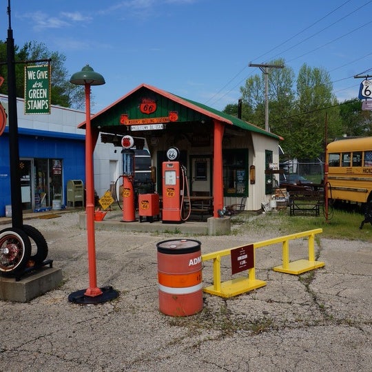 Shea's Route 66 Gas Station Museum (Now Closed) Museum