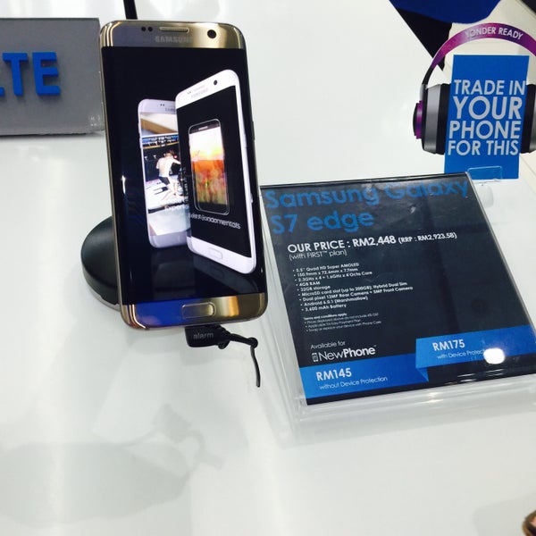 Celcom Blue Cube Mobile Phone Shop