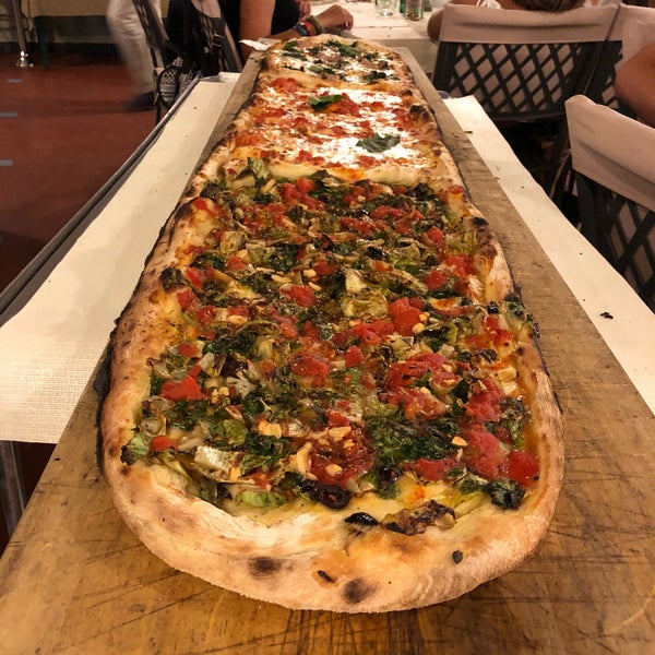 9/8/2018 tarihinde Matt B.ziyaretçi tarafından Ristorante Pizza a Metro da &quot;Gigino&quot; L&#39;Università della pizza'de çekilen fotoğraf