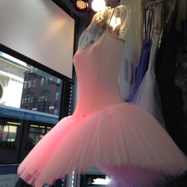 9/15/2014 tarihinde April N.ziyaretçi tarafından On Stage Dancewear, NYC'de çekilen fotoğraf