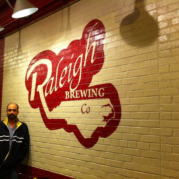 5/4/2013 tarihinde Joel F.ziyaretçi tarafından Raleigh Brewing Company'de çekilen fotoğraf