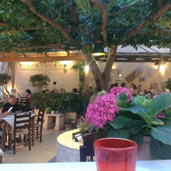 Foto diambil di Alana Restaurant oleh Sander O. pada 6/7/2013