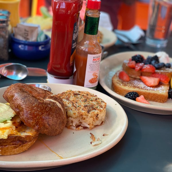 Photo taken at Snooze, an A.M. Eatery by M on 1/7/2020