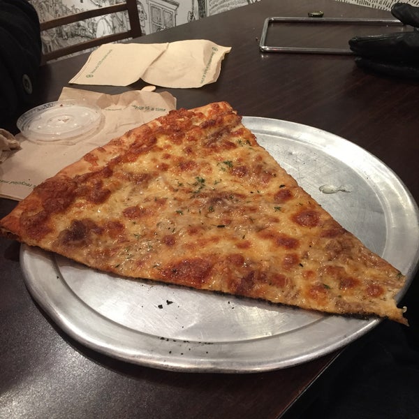 1/10/2016 tarihinde Richie S.ziyaretçi tarafından Pizza Brain'de çekilen fotoğraf
