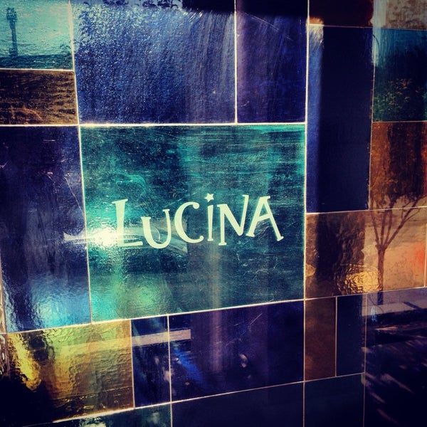 รูปภาพถ่ายที่ Lucina Cafe โดย Gamze E. เมื่อ 12/24/2013