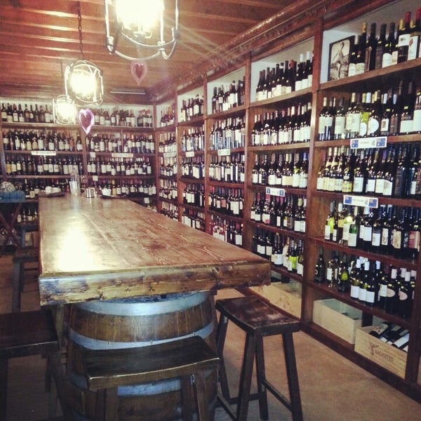 Foto diambil di El Carajo Tapas and Wine oleh Matoses pada 2/18/2013