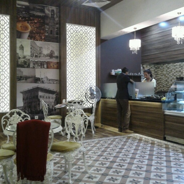 9/7/2013 tarihinde Hasan A.ziyaretçi tarafından Manangich Cafe'de çekilen fotoğraf