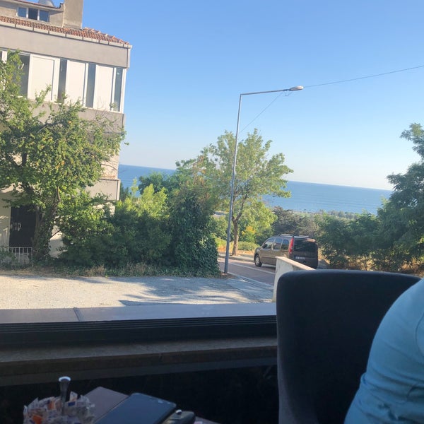Photo prise au Lions Cafe&amp;Restaurant par Sinem Ş. le7/7/2019