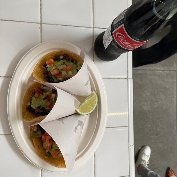 รูปภาพถ่ายที่ Los Tacos No. 1 โดย Abdulrahman .. เมื่อ 6/7/2023