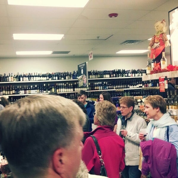 11/24/2013 tarihinde elouise o.ziyaretçi tarafından Marketview Liquor'de çekilen fotoğraf