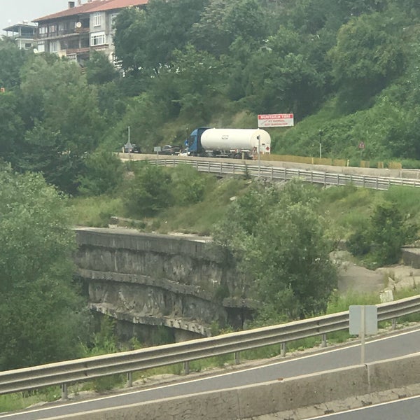 Foto diambil di Uçar Et Mangal Bolu Dağı oleh Deniz D. pada 6/19/2019
