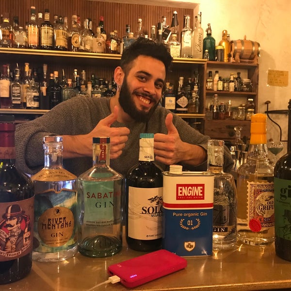 Fab bar tender who really knows his craft